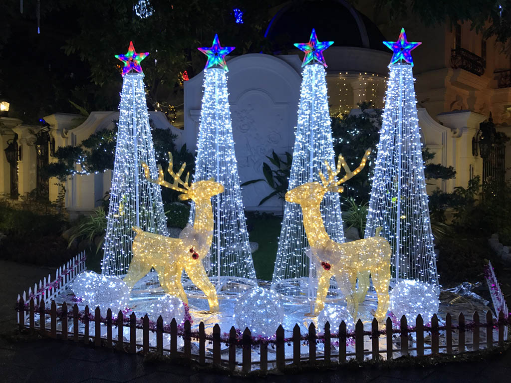 10+ Địa Điểm Chụp Hình Noel Đẹp Ở Sài Gòn "Địa Chỉ + Giờ"