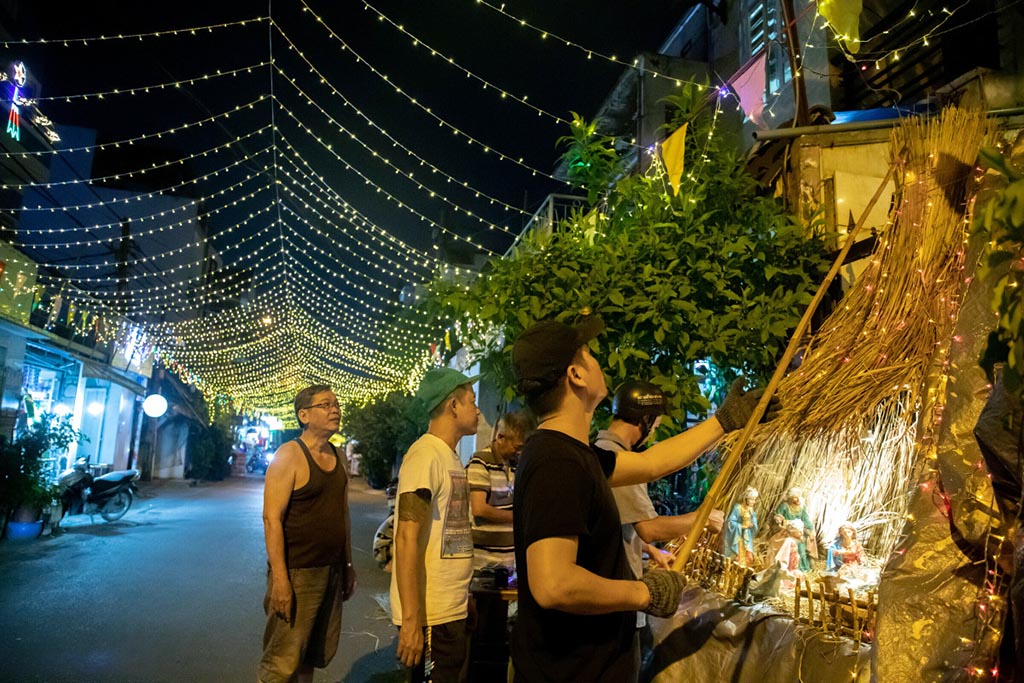 10+ Địa Điểm Chụp Hình Noel Đẹp Ở Sài Gòn "Địa Chỉ + Giờ"