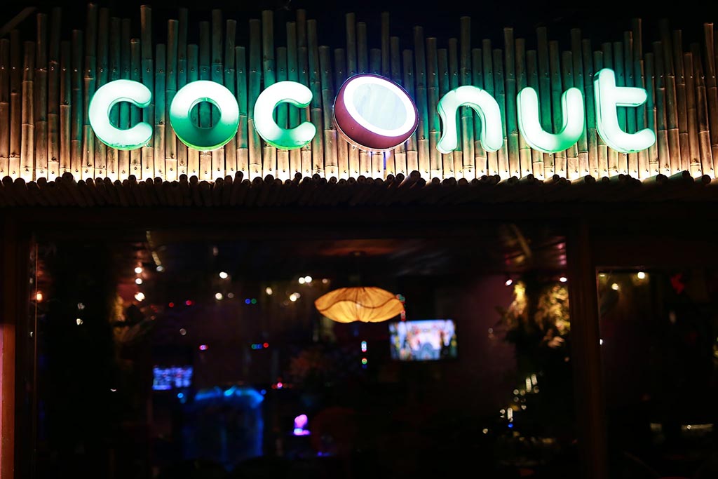 10+ Quán Bar Ở Phú Quốc Nổi Tiếng & Sôi Động Về Đêm