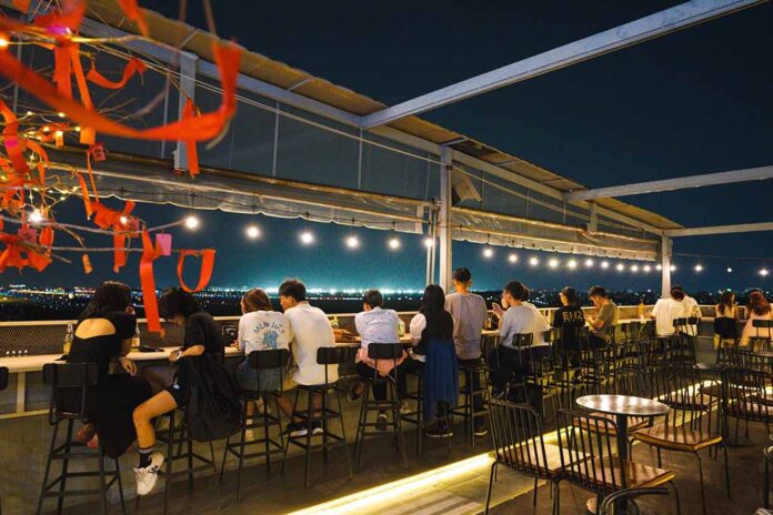 quan-cafe-ngam-may-bay-go-vap-3