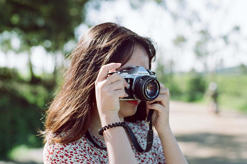 20+ Cách Tạo Dáng Chụp Ảnh Du Lịch: Đơn Giản & Đẹp Mắt